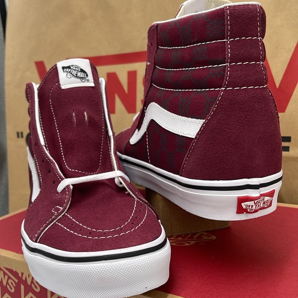 Vans Men’s Sk8-Hỉ Monogram Port Royale
VN0005U94QU
Sneakers - Picture 14 of 16